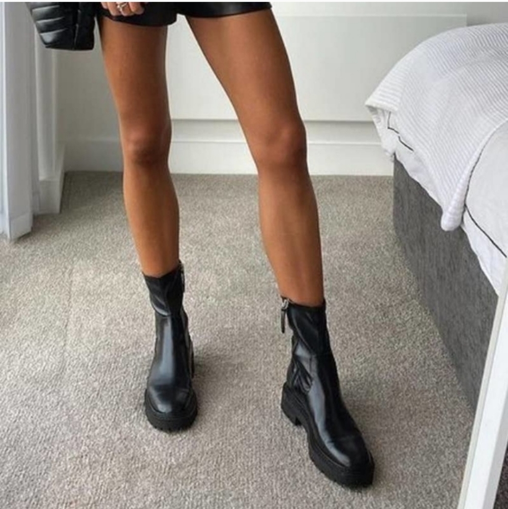 Zara low heeled lug sole black ankle boots Booties - Picture 10 of 15